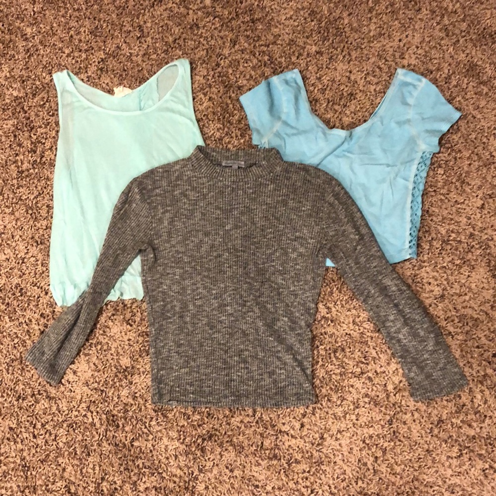 bundle of two crop tops